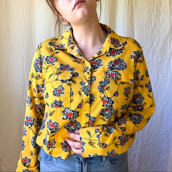 Tops - 🌙Yellow button up top